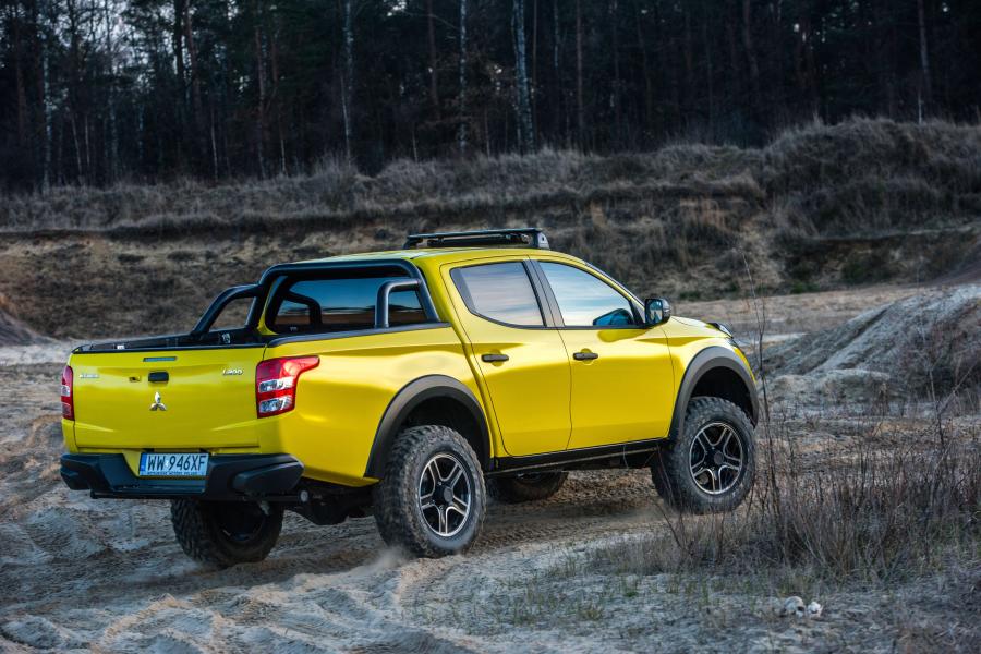  Mitsubishi L200 Monster Concept 2016 года  (фото 18 из 30)